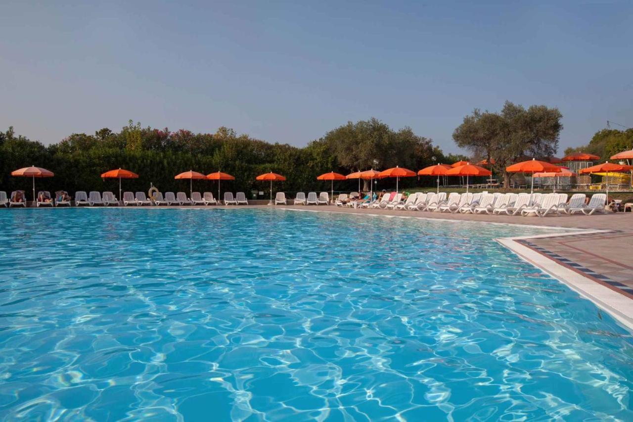 Holiday Homes In Sirmione/Gardasee 22174 Bagian luar foto