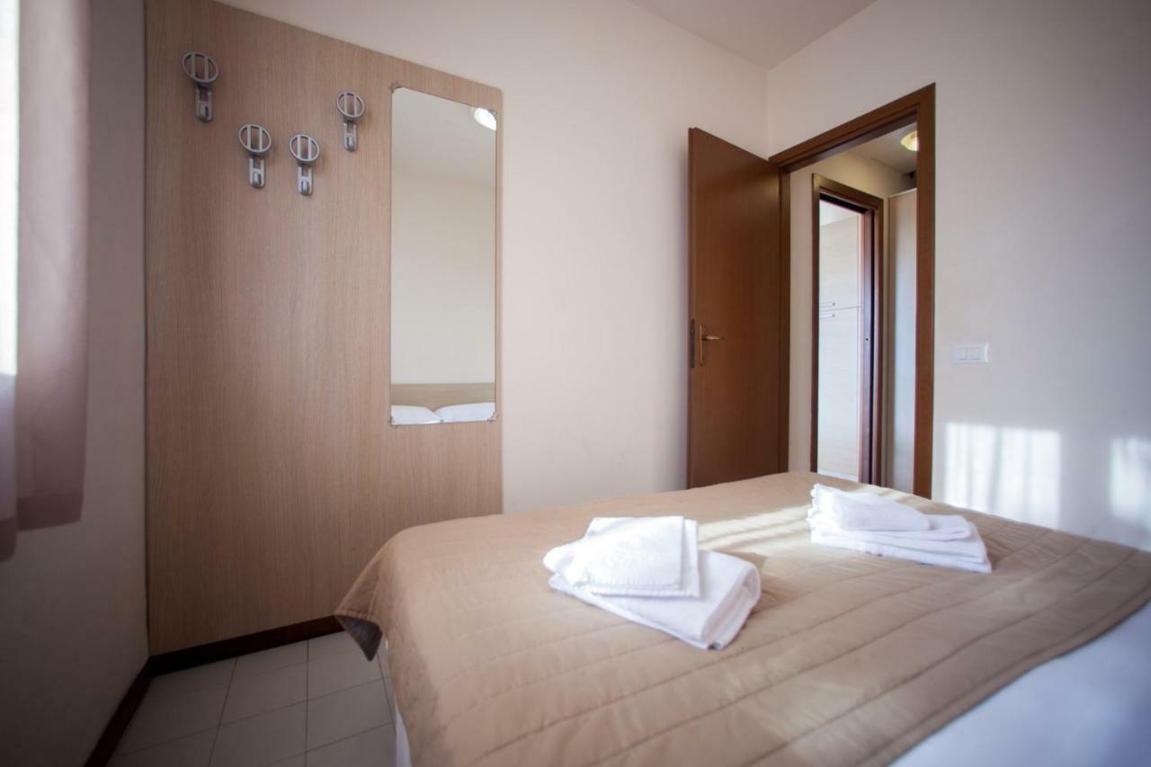 Holiday Homes In Sirmione/Gardasee 22174 Bagian luar foto