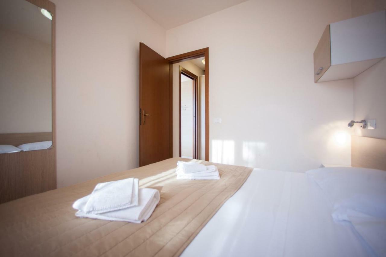 Holiday Homes In Sirmione/Gardasee 22174 Bagian luar foto